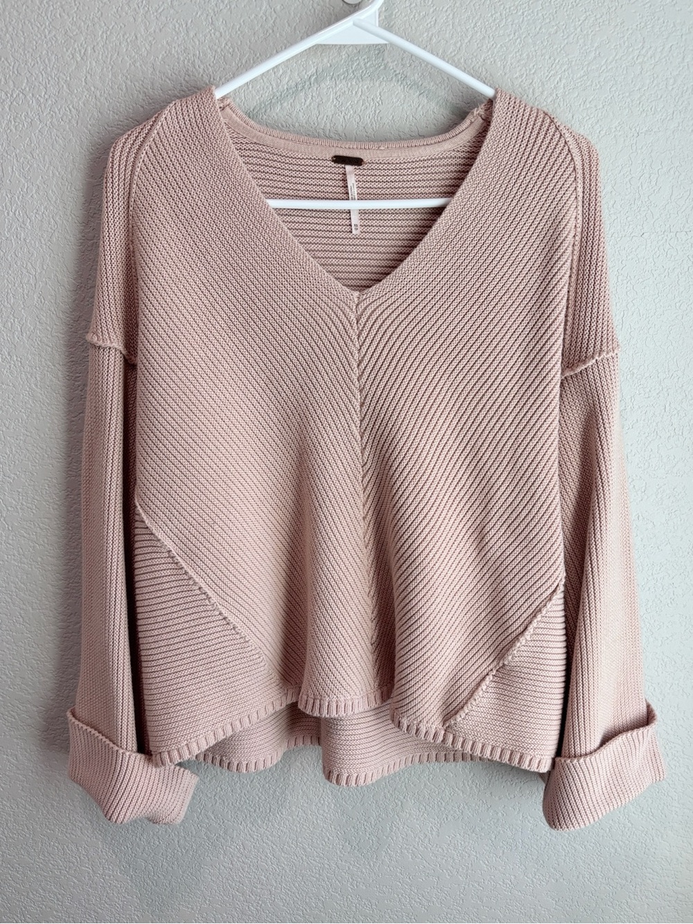 Free People La Brea V-Neck Ribbed Knit Sweater in Soft Pale Pink Women’s Size XS